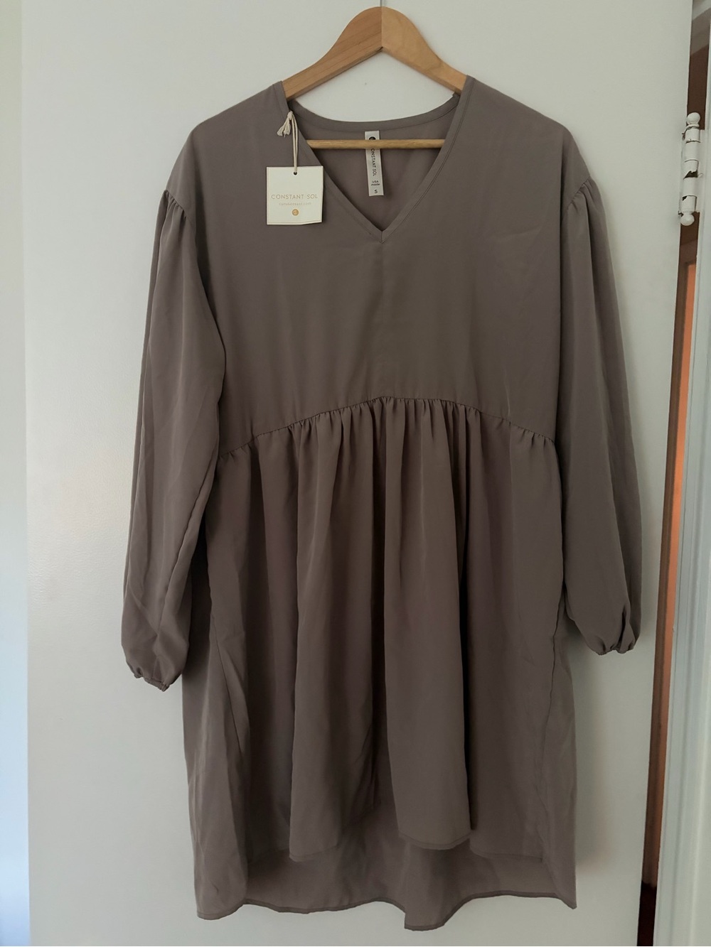 Sustainable Sol V-Neck Top in Mauve Taupe